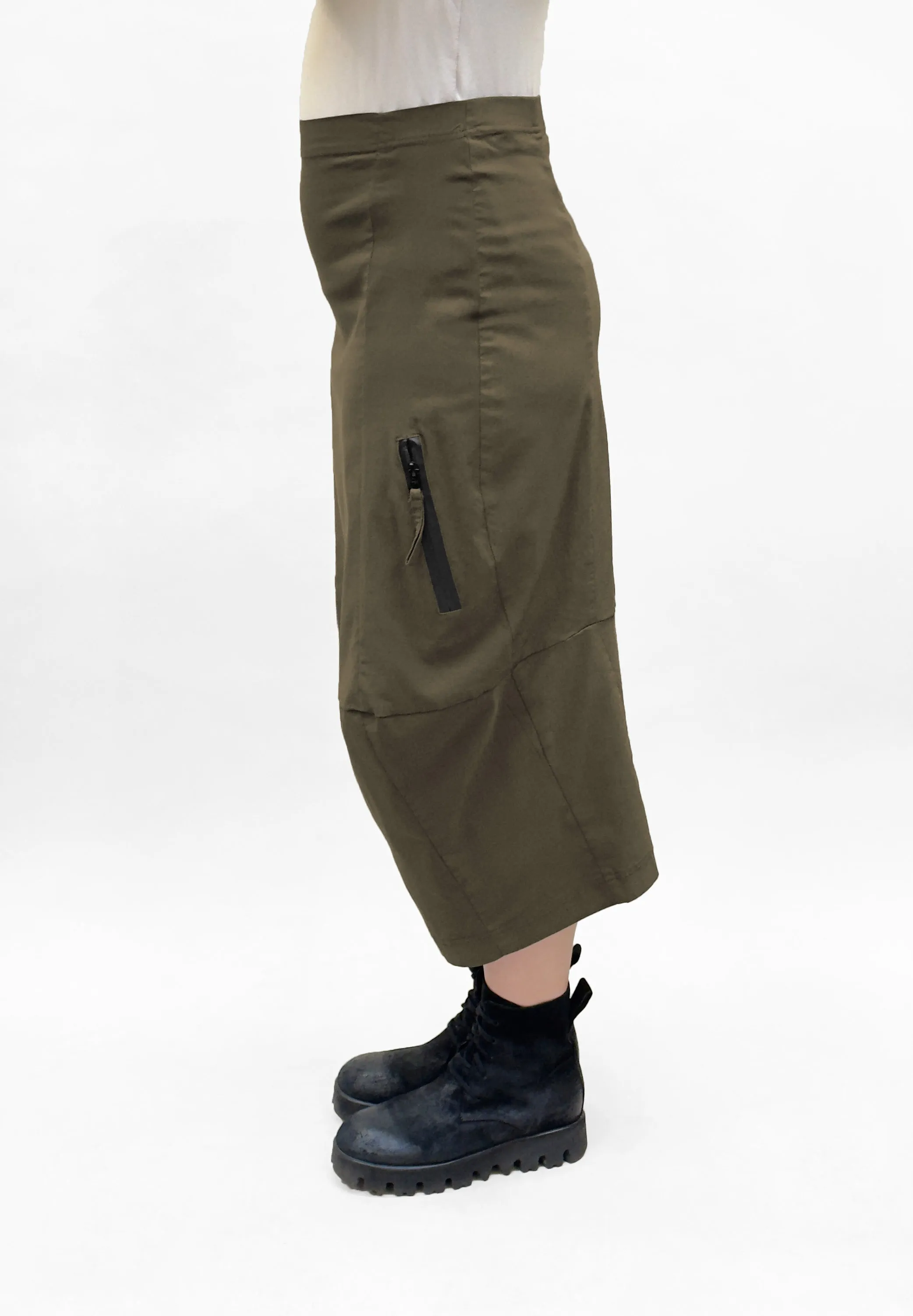 BLACK LABEL Pocketed Pencil Skirt in Jungle