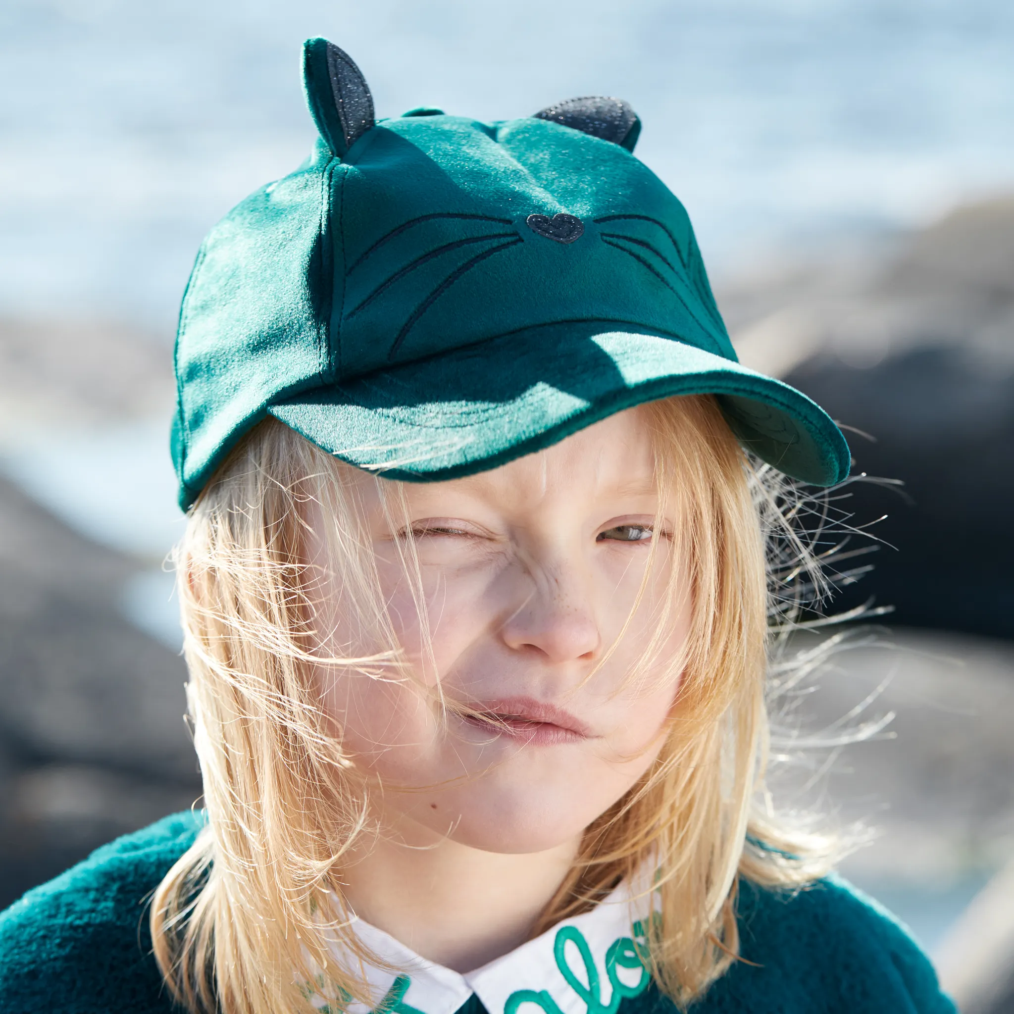 Girls' green velvet cat hat