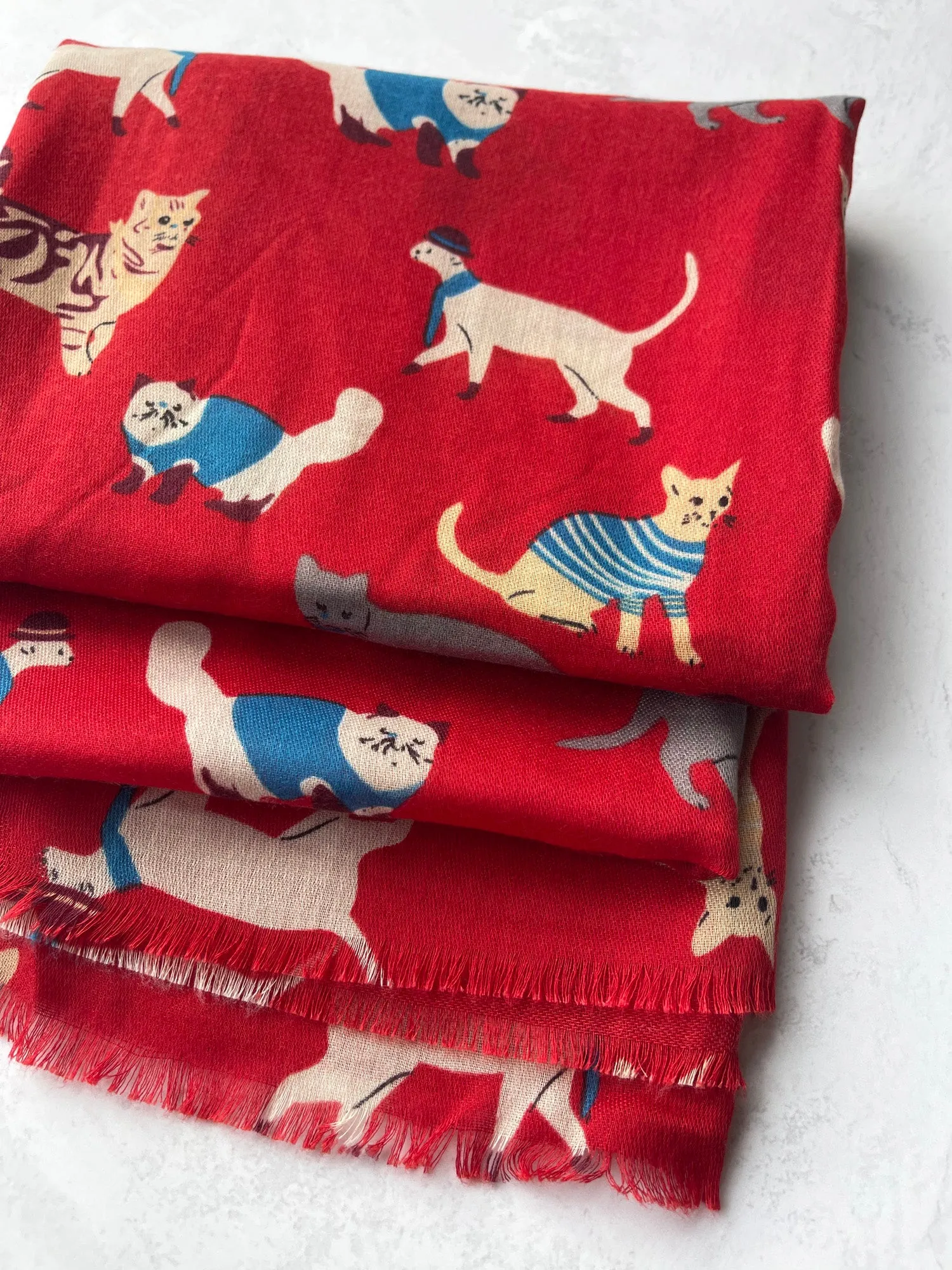 LIGHTWEIGHT RED SCARF WITH CATS