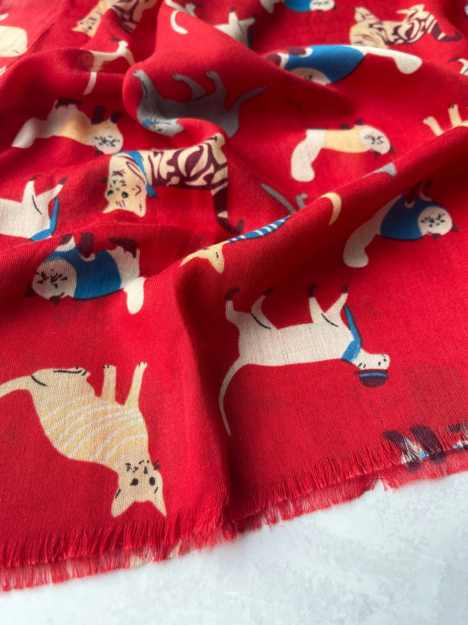 LIGHTWEIGHT RED SCARF WITH CATS