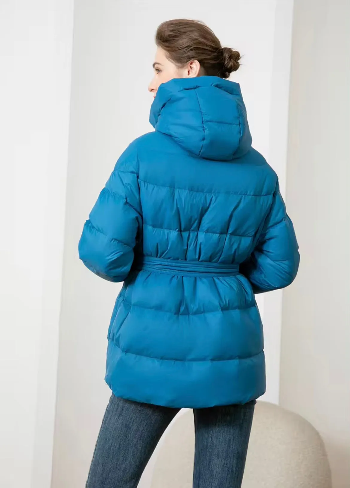 Stay Cozy and Chic: Women's Duck Down Hooded Jacket