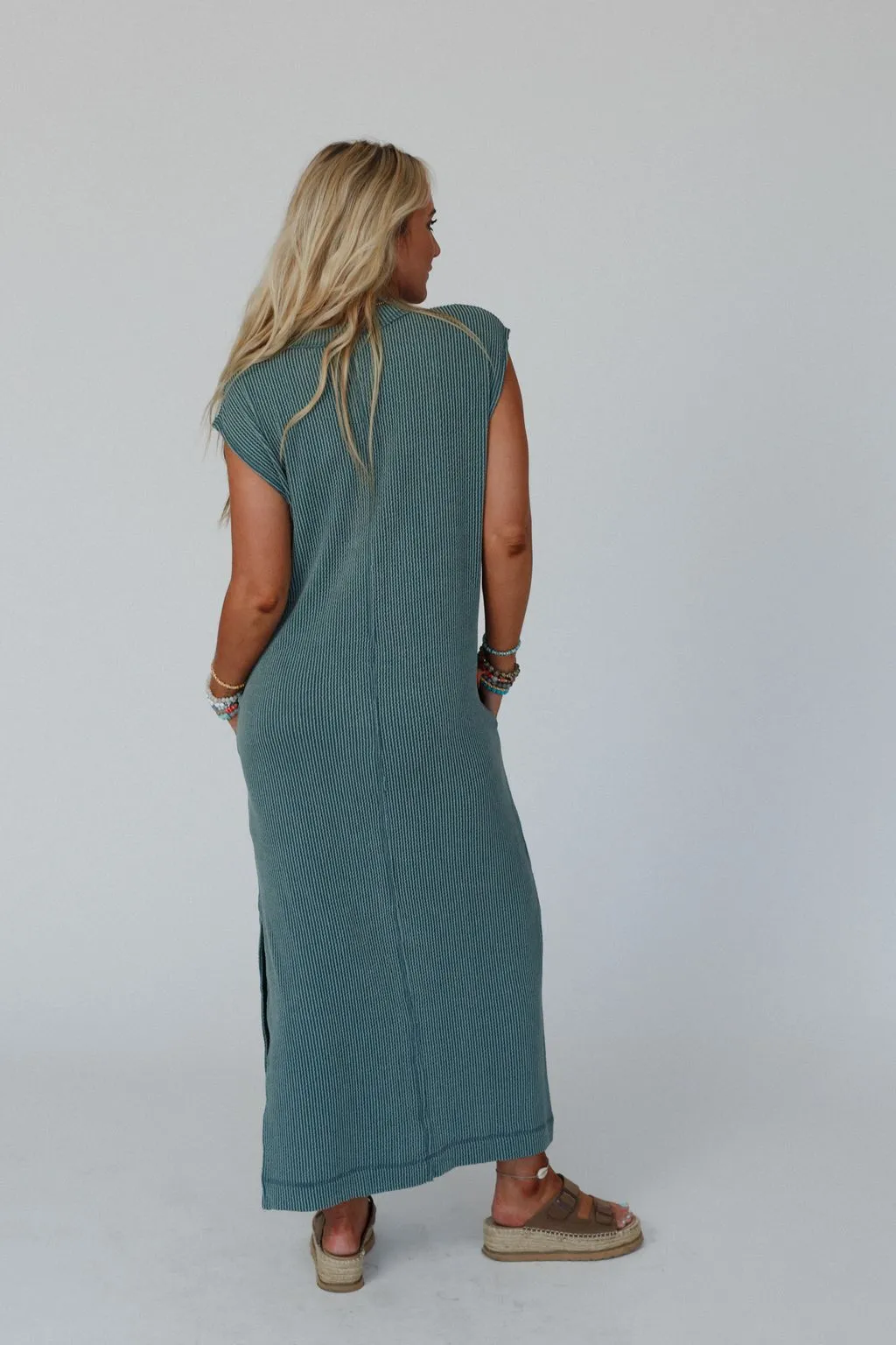 The Nest Madeline Textured Maxi Dress - Moss