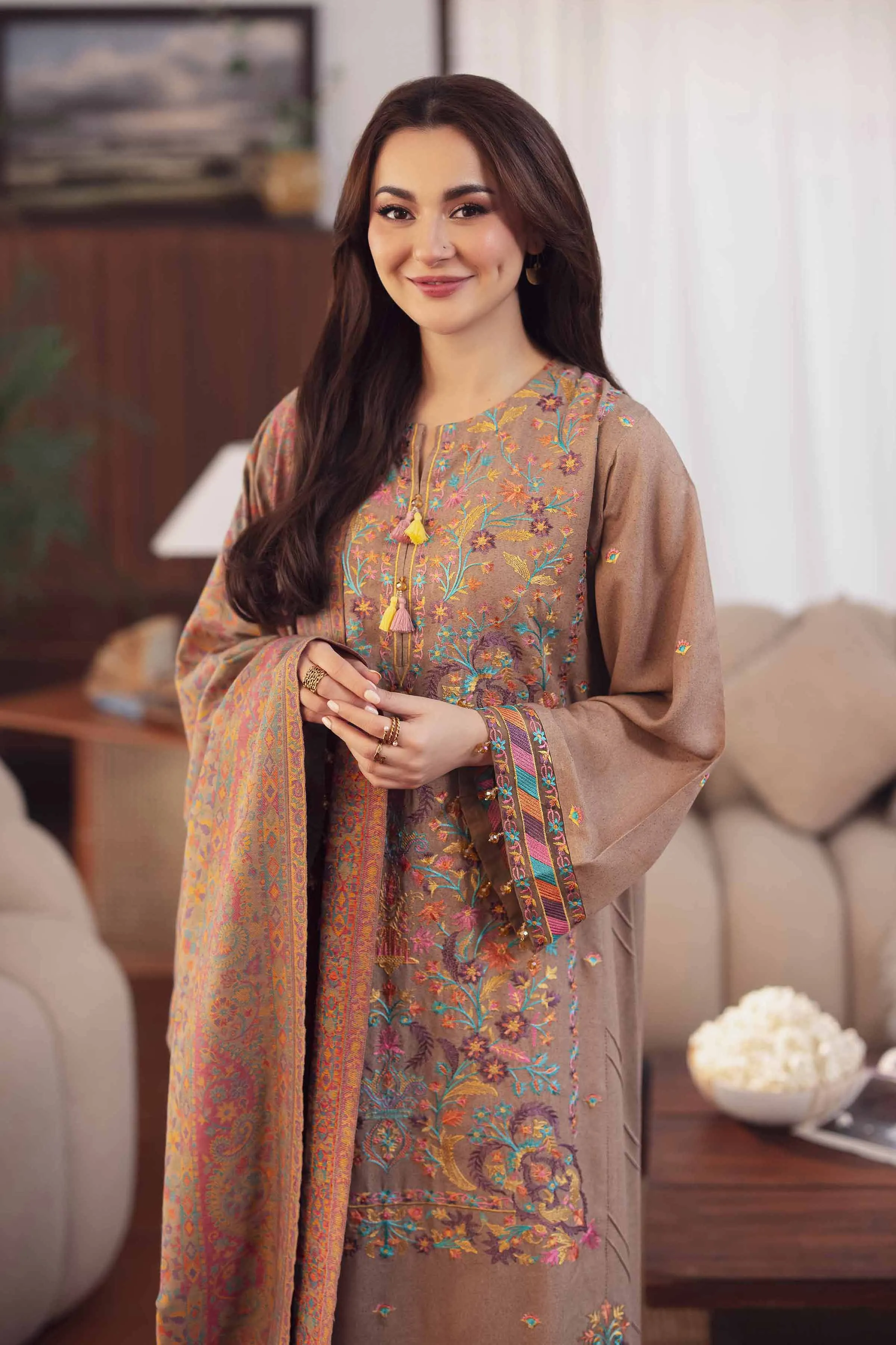 Unstitched Winter'24 - 3 Piece - Embroidered Suit - 42404509